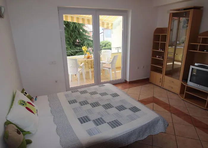 Marica 1 - Insel Krk 12957 Апартаменты Малинска