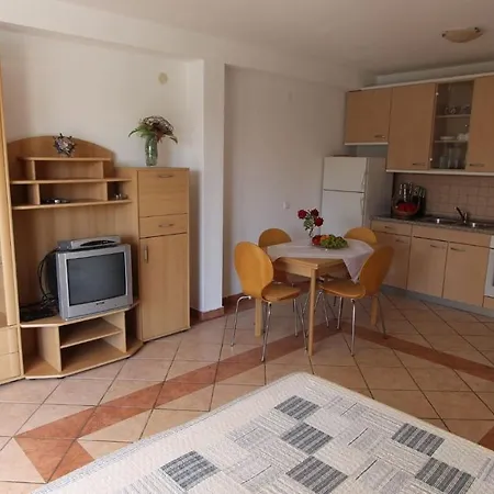 Apartment Malinska, Krk 15
